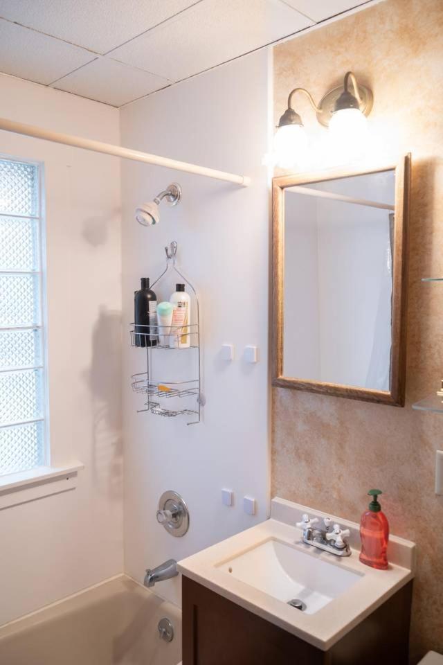 Comfortable 3 Bedroom Craftsman Bungalow In Milwaukee'S Bay View Neighborhood المظهر الخارجي الصورة